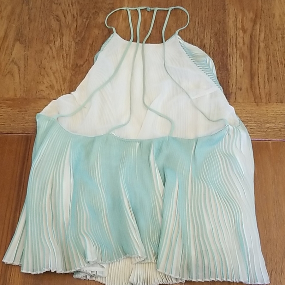 Accordion pleat top - Picture 4 of 10